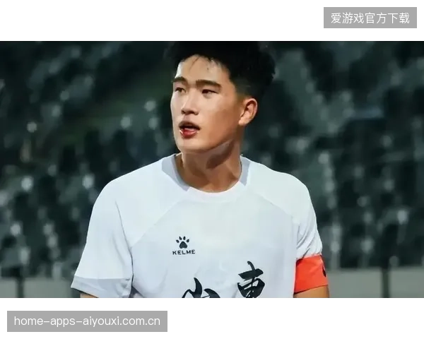 彭啸的“带刀后卫”梦碎：国足的英雄与俱乐部的“废品”背后，这场人才流失的悲剧究竟打了谁的脸？